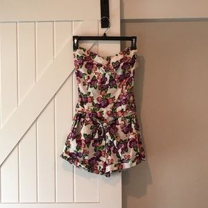 Floral strapless shorts romper